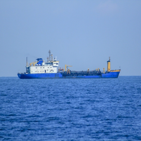 large-tanker-in-the-middle-of-the-sea